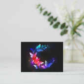 黒い白熱［赤熱］光を放つ背景にネオンの夜蝶 名刺 (スタンド正面)