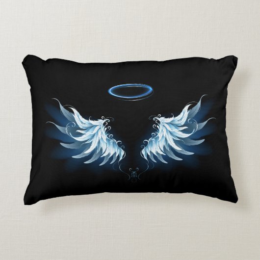 黒い白熱［赤熱］光を放つ背景の青いエンジェルウィングス アクセントクッション (正面)