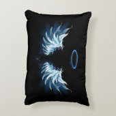 黒い白熱［赤熱］光を放つ背景の青いエンジェルウィングス アクセントクッション (裏面(縦))