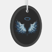 黒い白熱［赤熱］光を放つ背景の青いエンジェルウィングス ガラスオーナメント (正面右)