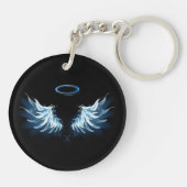 黒い白熱［赤熱］光を放つ背景の青いエンジェルウィングス キーホルダー (裏面)