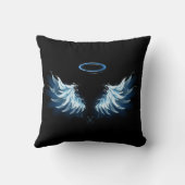 黒い白熱［赤熱］光を放つ背景の青いエンジェルウィングス クッション (裏面)