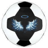 黒い白熱［赤熱］光を放つ背景の青いエンジェルウィングス サッカーボール (正面)