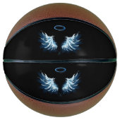 黒い白熱［赤熱］光を放つ背景の青いエンジェルウィングス バスケットボール (正面)