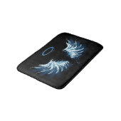 黒い白熱［赤熱］光を放つ背景の青いエンジェルウィングス バスマット (アングル)