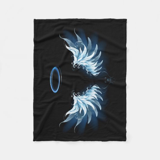 黒い白熱［赤熱］光を放つ背景の青いエンジェルウィングス フリースブランケット (正面)