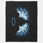 黒い白熱［赤熱］光を放つ背景の青いエンジェルウィングス フリースブランケット (正面)