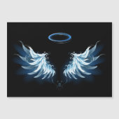 黒い白熱［赤熱］光を放つ背景の青いエンジェルウィングス マグネット招待状 (正面)