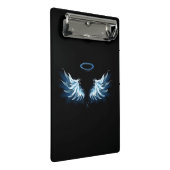 黒い白熱［赤熱］光を放つ背景の青いエンジェルウィングス ミニクリップボード (アングル)