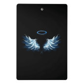 黒い白熱［赤熱］光を放つ背景の青いエンジェルウィングス ミニクリップボード (裏面)