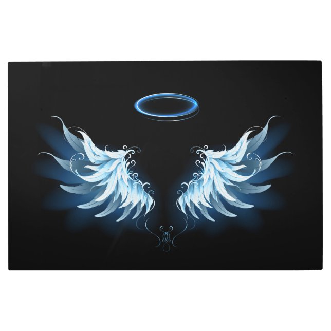 黒い白熱［赤熱］光を放つ背景の青いエンジェルウィングス メタルプリント (正面)