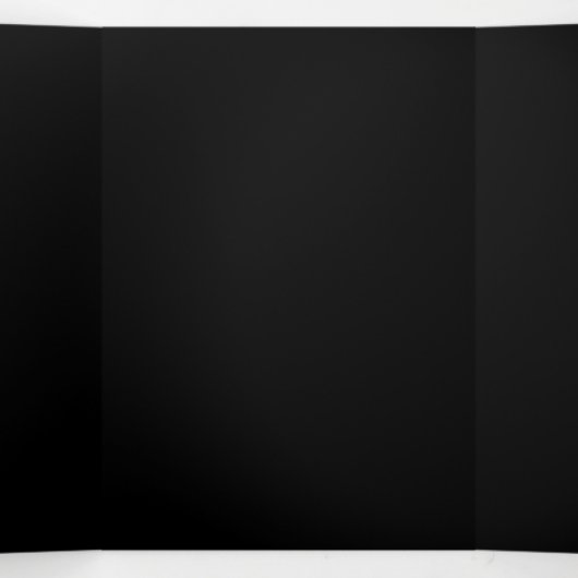 黒い白熱［赤熱］光を放つ背景の青いエンジェルウィングス 三つ折りカード (内部中)