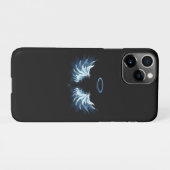 黒い白熱［赤熱］光を放つ背景の青いエンジェルウィングス iPhoneケース (裏面横)