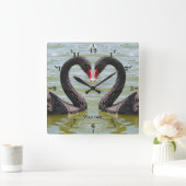 黒い白鳥2羽をハート状にパーソナライズ スクエア壁時計 (ホーム)