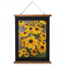 黒い目のスーザンの花と黒縁ど