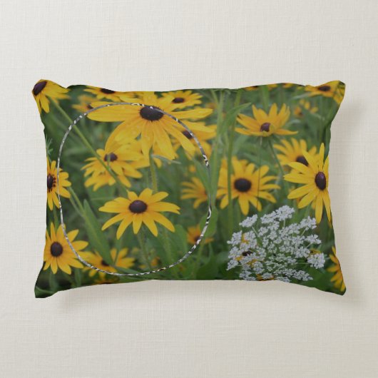 黒い目のスーザンフィールドフレームあなたの写真を追加 アクセントクッション (正面)