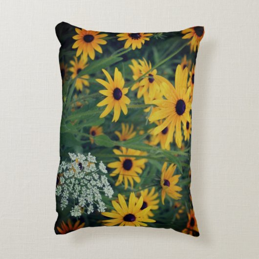 黒い目のスーザンフィールド花 アクセントクッション (裏面(縦))