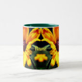 黒い目のスーザンフラワーパーソナライズされた ツートーンマグカップ (中央)