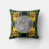 黒い目のスーザンフラワーフレームあなたの写真を追加 クッション (裏面)