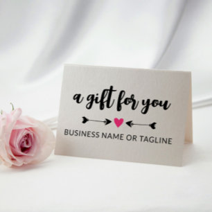 黒い矢印ホットピンクハートかわいいギフト証明書