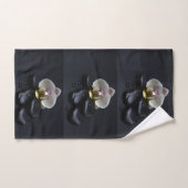 黒い石の上の白い蘭 バスタオルセット (ハンドタオル)