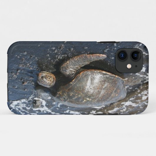黒い砂のビーチのハワイのウミガメ Case-Mate iPhoneケース (裏面(横))