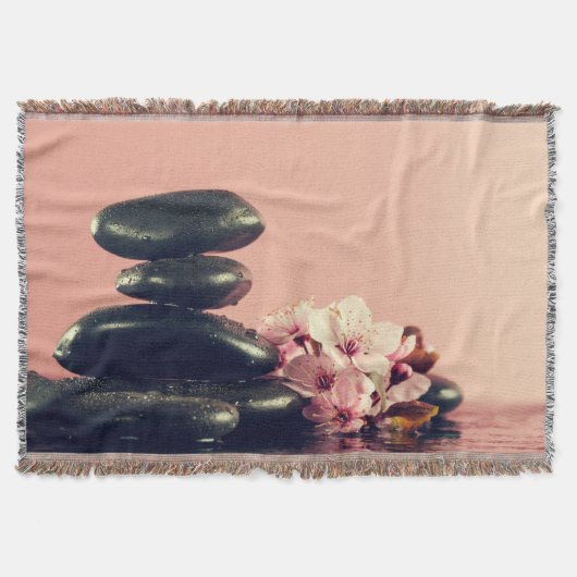 黒い禅の石と花 スローブランケット (正面)