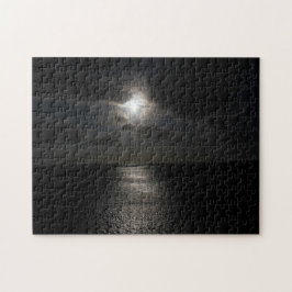 黒い空の神秘的な白い太陽 ジグソーパズル