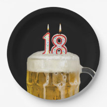 黒い紙皿にビールと書かれた18歳の誕生日