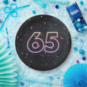 黒い紙皿の上の65歳の誕生日のネオンサイン ペーパープレート (パーティー)