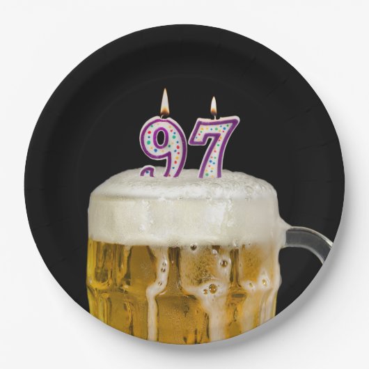 黒い紙皿の上の97歳の誕生日のビール ペーパープレート (正面)
