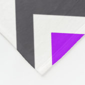 黒い紫色のシェブロンのモノグラム毛布 フリースブランケット (角)