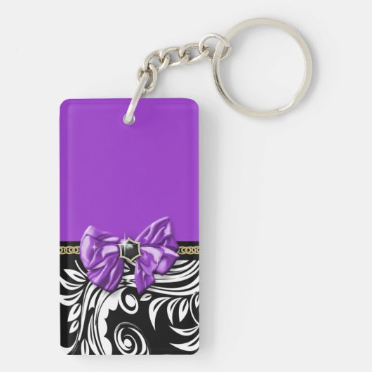 黒い紫色の花の渦巻の花柄パターン キーホルダー (裏面)