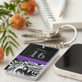 黒い紫色の花の渦巻の花柄パターン キーホルダー (正面右)