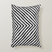 黒い線形ストライプパターン、シームレスなパターン。 アクセントクッション (正面(垂直))