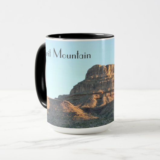 黒い縁が付いているマグの精神山 マグカップ (正面左)