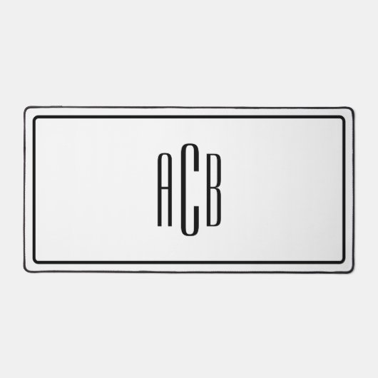 黒い縁取りの3文字青いモノグラム デスクマット (正面)