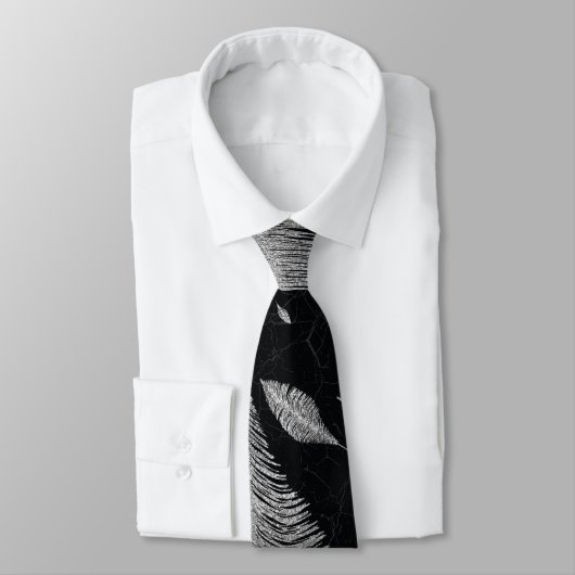 黒い羽パターンの抽象的な銀 ネクタイ (タイ)