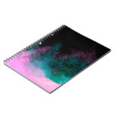 黒い背中に孤立した着色粉末の爆発 ノートブック (左側)