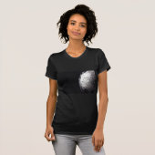 黒い背景が付いているクロム地球 Tシャツ (正面フル)