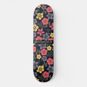 黒い背景と花カラフルスケートボード スケートボード