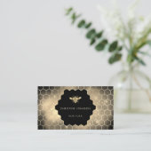 黒い背景にある 名刺 (スタンド正面)