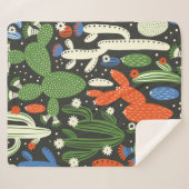 黒い背景にサボテンを塗ったシームレスな模様。  シェルパブランケット (正面(横))