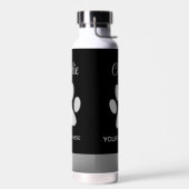 黒い背景にシルバードッグポー ウォーターボトル (左面)