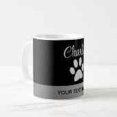 黒い背景にシルバードッグポー コーヒーマグカップ (正面左)