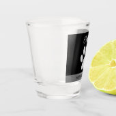 黒い背景にシルバードッグポー ショットグラス (左)