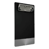 黒い背景にシルバードッグポー ミニクリップボード (アングル)