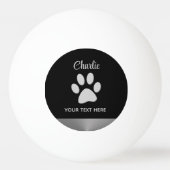 黒い背景にシルバードッグポー 卓球ボール (裏面)