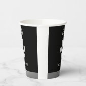 黒い背景にシルバードッグポー 紙コップ (左)
