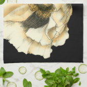 黒い背景にポピーのクリーム色の花 キッチンタオル (折り畳み)